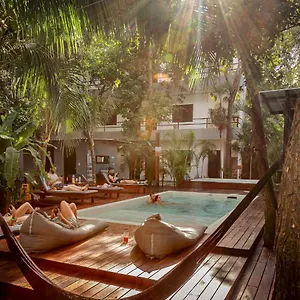  Hostal Che & Bar Adults Only