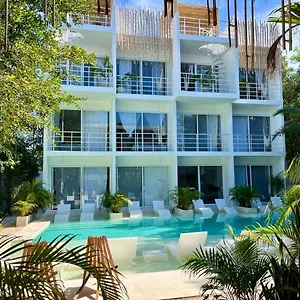 https://peaceful-studio-tulum.quintano-roohotels.com